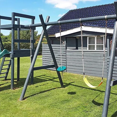 12 Person In Tarm-by Traum * Tarm