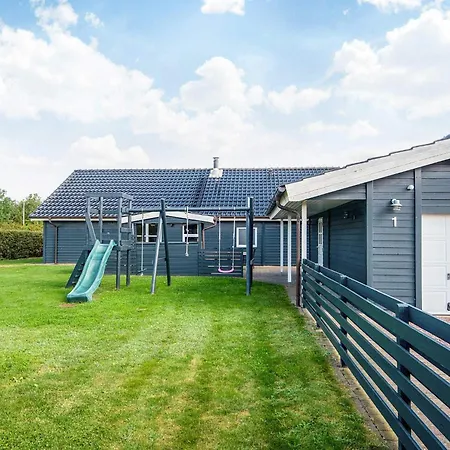 12 Person In Tarm-by Traum * Tarm