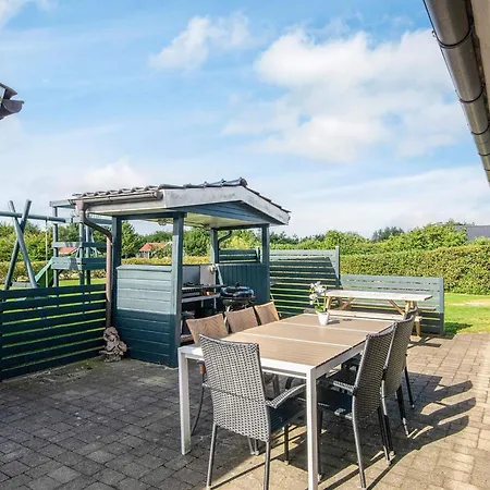 12 Person In Tarm-by Traum * Tarm