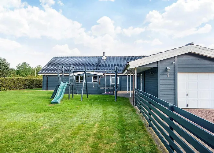 12 Person In Tarm-by Traum * Tarm